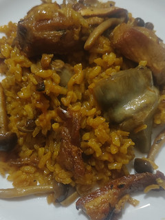Una foto de Arroz con secreto, setas y alcachofa