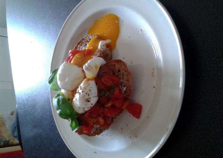 Recipe of Quick soft boiled eggs with tomato and basil and halloumi