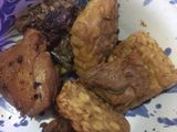 Tempe dan ayam bacem