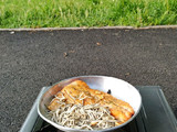 Salmón con gulas