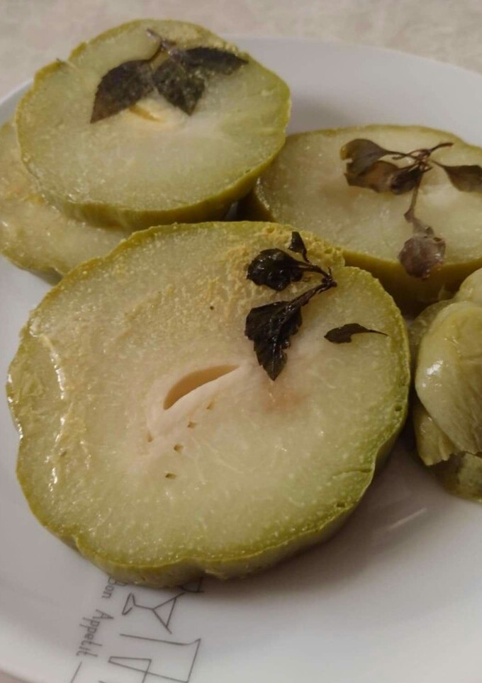 Una foto de Chayotes con albahaca