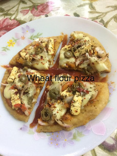 इंस्टेंट पिज़्ज़ा (instant pizza recipe in Hindi) रेसिपी मुख्य फोटो