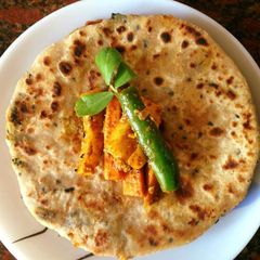 A picture of Methi Muli bharwan paratha.