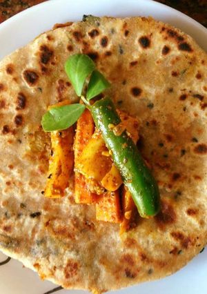 A picture of Methi Muli bharwan paratha.