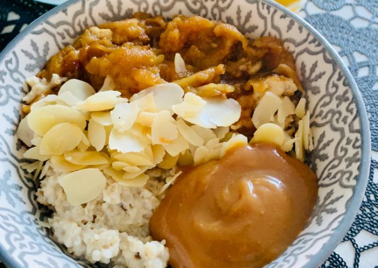 Nos 7 Meilleures Recettes de Porridge aux pommes cuites caramélisées, amandes et caramel beurre salé