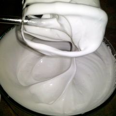 A picture of mariam's simple homemade marshmallow fluff.