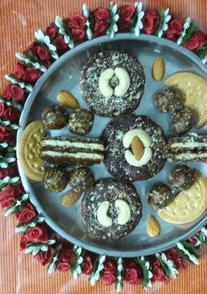 ડ્રાઇફુટ બીસ્કીટ(Dryfruit Biscuit Recipe in Gujarati) રેસીપી મુખ્ય ફોટો