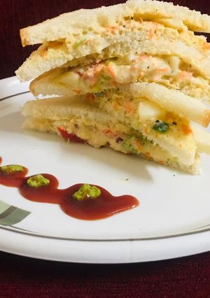 A picture of Spicy veg mayo sandwich.