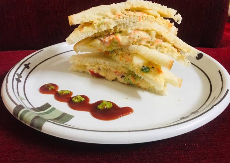 Easiest Way to Prepare Ultimate Spicy veg mayo sandwich