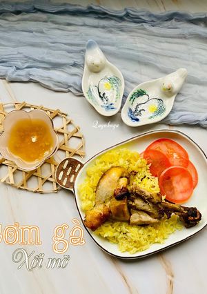 Hình của món Cơm gà xối mỡ theo kiểu mẹ.