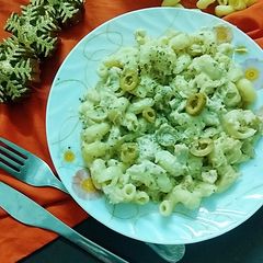 A picture of White sauce pasta.