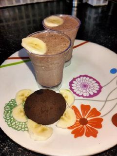 બનાના એન્ડ કૂકીઝ શોટ્સ (Banana Cookies Shots Recipe In Gujarati) રેસીપી મુખ્ય ફોટો
