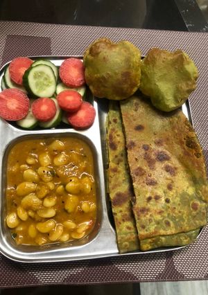 हरियाली पूरी पराठा (hariyali poori paratha recipe in Hindi) रेसिपी मुख्य फोटो