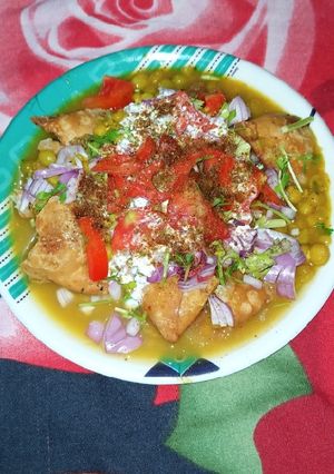 समोसा चाट (samosa chaat recipe in Hindi) रेसिपी मुख्य फोटो