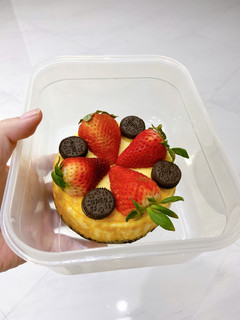 A picture of Mimi's Cheesecake with Oreo Base.