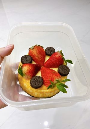 A picture of Mimi's Cheesecake with Oreo Base.