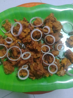 வெள்ளைச் சோள மாவு பக்கோடா (Vellai sola maavu pakoda recipe in tamil) செய்முறை முக்கிய புகைப்படம்