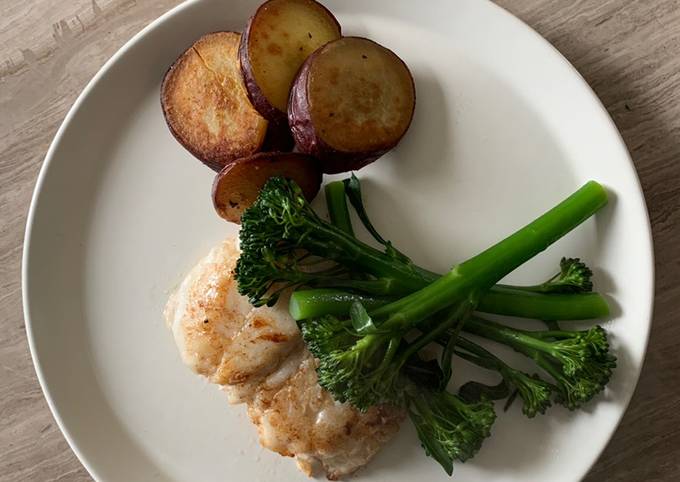 Hake, sweet potato chips and broccoli