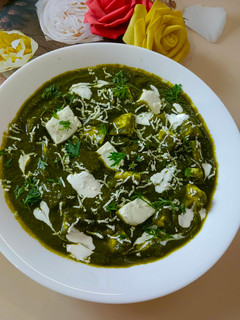 होटल स्टाइल पालक पनीर (Hotel style palak paneer) रेसिपी मुख्य फोटो