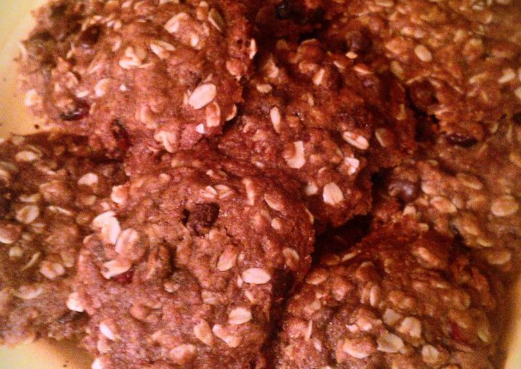 How to Prepare Homemade Cranberry-Chocolate Chip Oatmeal Cookies