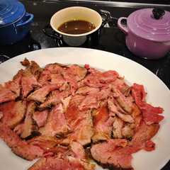 Una foto de Roast beef a la CocaCola
