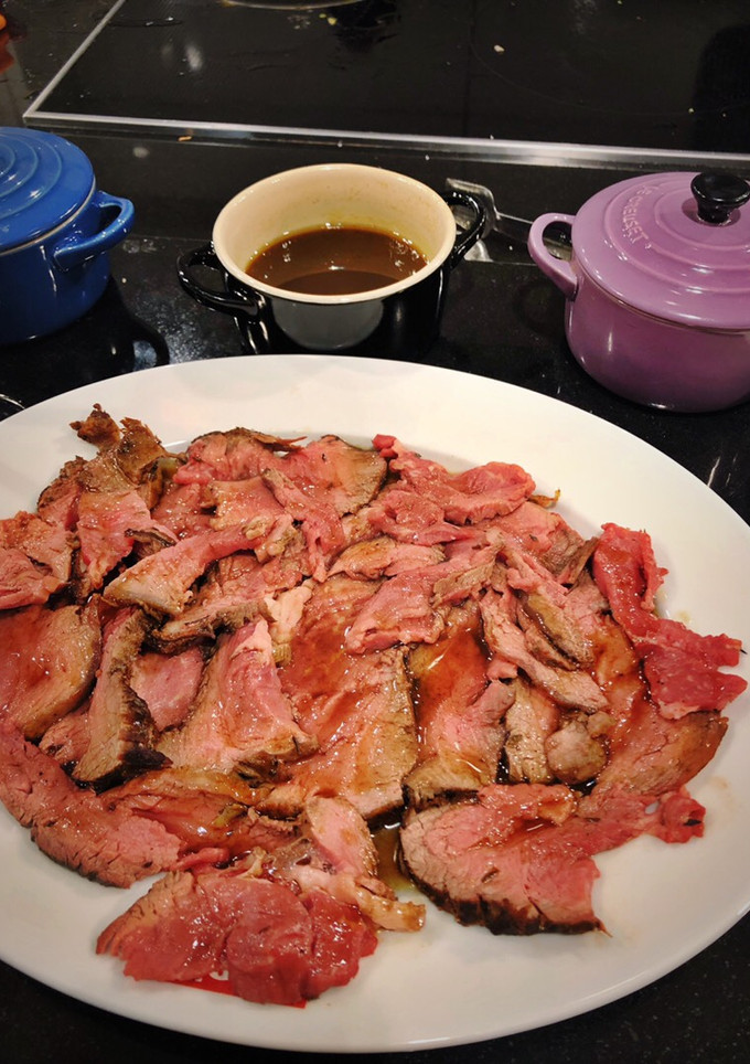 Una foto de Roast beef a la CocaCola