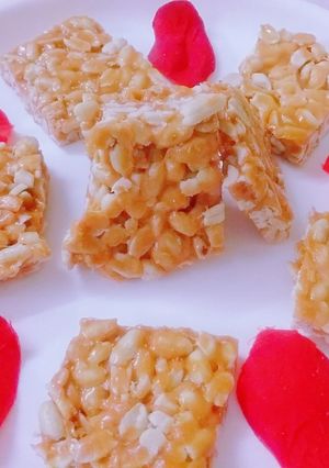 मूंगफली चिक्की (Moongfali chikki recipe in Hindi) रेसिपी मुख्य फोटो