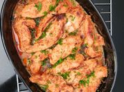 Una foto de pollo a la mostaza al horno