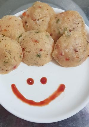 A picture of Idli with loded vegiee.