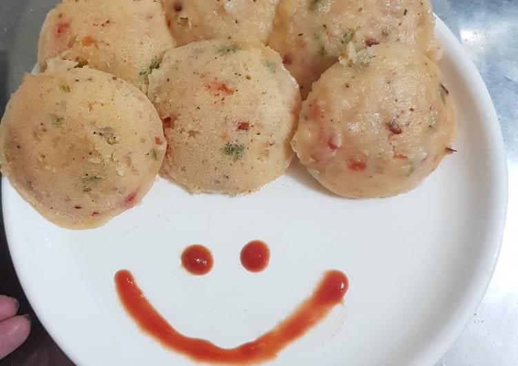 Idli with loded vegiee