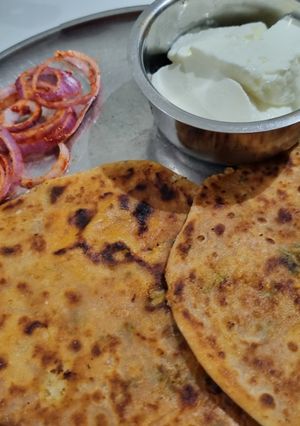 A picture of Aloo paratha.