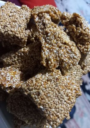 A picture of Sesame candy.