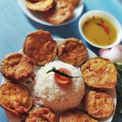 A picture of Eggplant fritters/Begun bhaja.