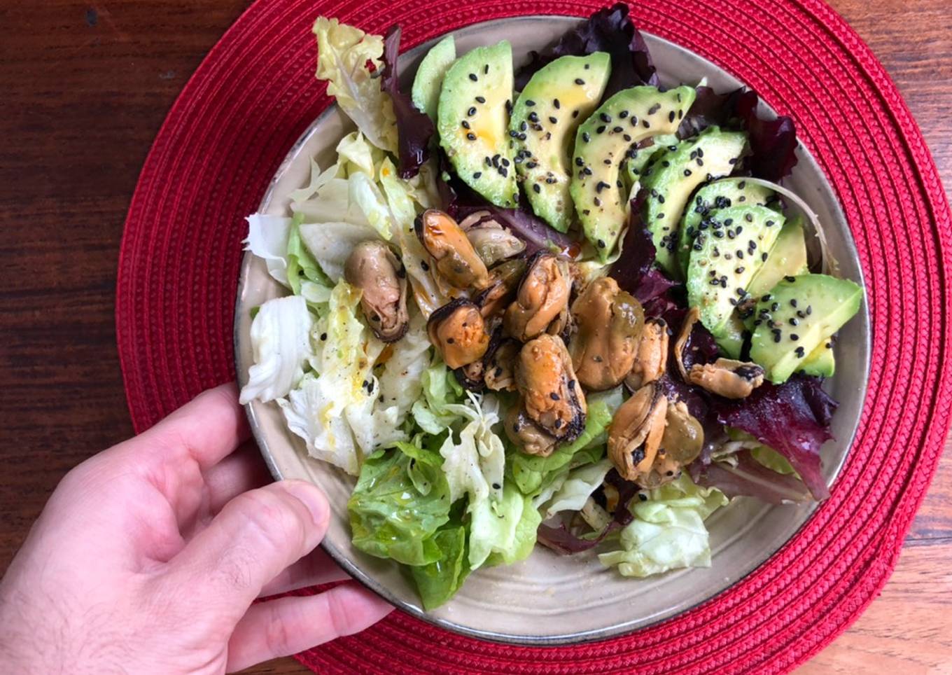 Ensalada de mejillones con aguacate