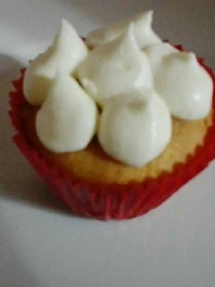 Una foto de Cupcakes de vainilla y crema chantilly