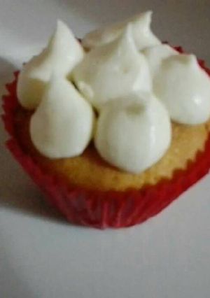 Una foto de Cupcakes de vainilla y crema chantilly