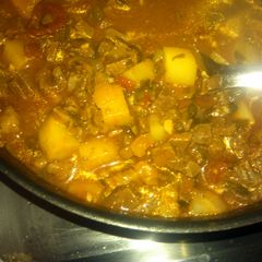 A picture of Carne guisada con papas (meat n potatoes with gravy).