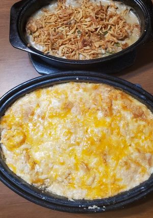 A picture of My mom's famous Mac and cheese.