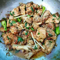 A picture of Irani chicken karahi.