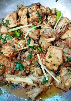 A picture of Irani chicken karahi.