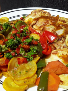 Una foto de Vegetales asados con chimichurri🥗🍱🥙