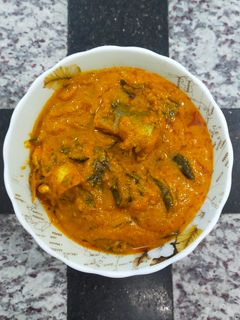 மீன் குழம்பு (Fish curry recipe in tamil) செய்முறை முக்கிய புகைப்படம்