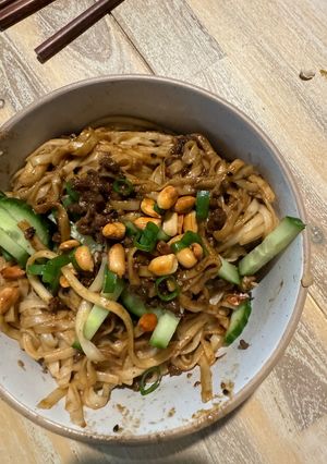 A picture of Dan dan noodles.