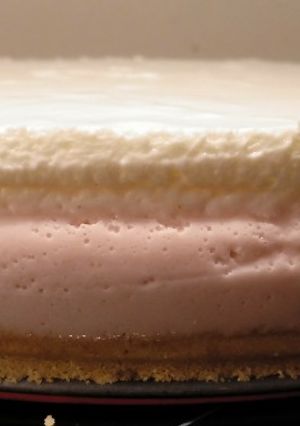 Una foto de Tarta duo fresa y yogur sin gluten