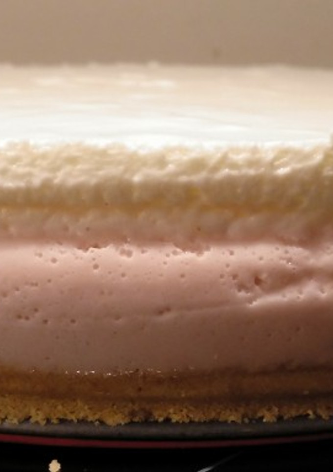 Una foto de Tarta duo fresa y yogur sin gluten