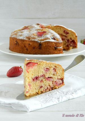 Foto di Torta e yogurt e fragole