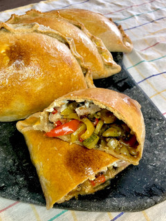 Una foto de Empanadas integrales al horno (verduras y atún fresco)
