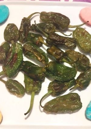 Una foto de Pimientos de Padrón en freidora de aire