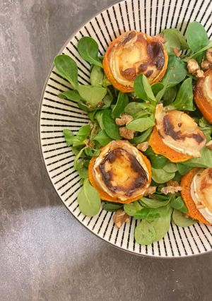 Une photo de Salade chèvre miel