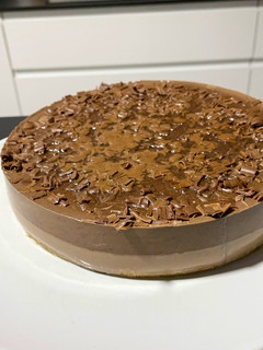 Una foto de Tarta dos chocolates fría sin horno